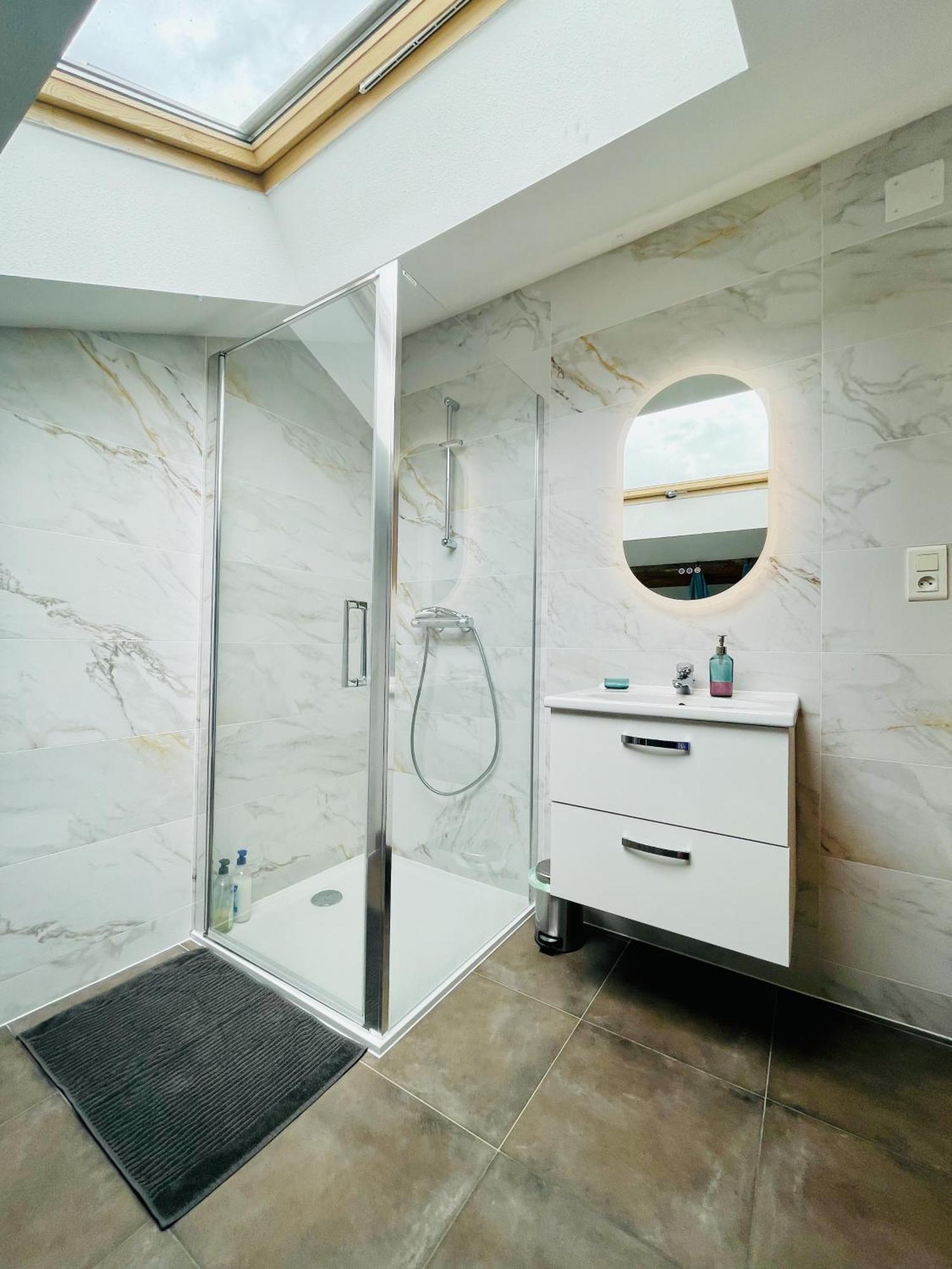 Duplex + Parking Gratuit Facile Apartment Sainte-Suzanne  Exterior photo